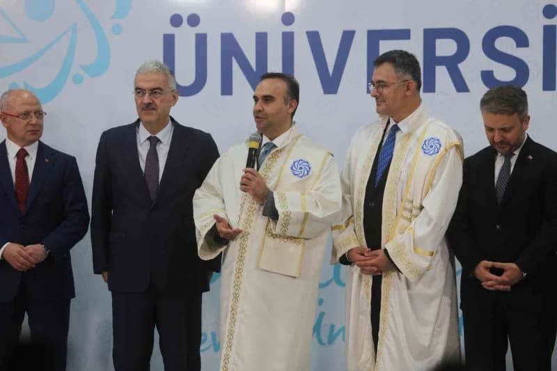 Sanayi ve Teknoloji Bakanı Mehmet Fatih Kacır, Bursa Teknik Üniversitesi’nde düzenlenen programda Tü