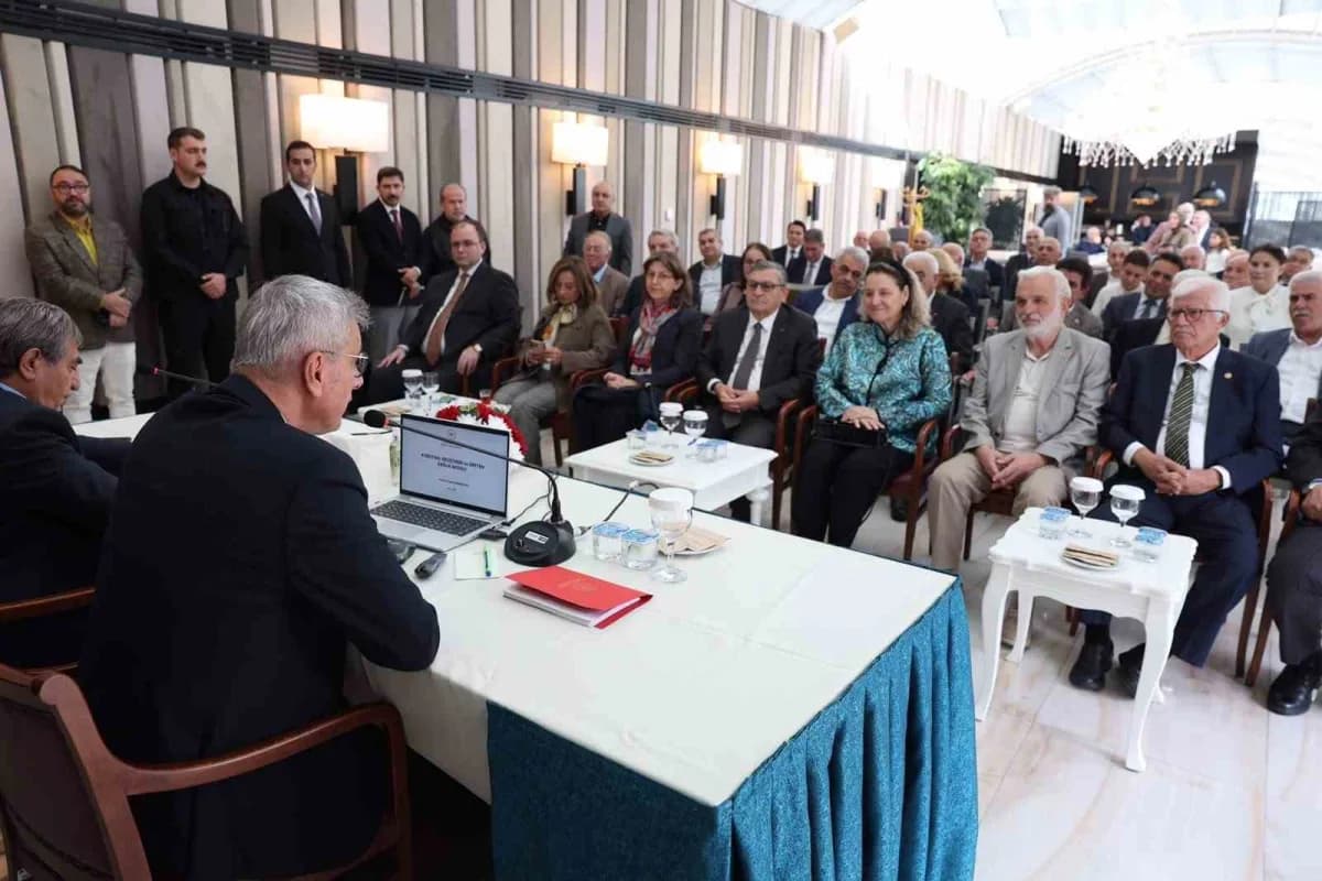Sağlık Bakanı Kemal Memişoğlu, bugün Türk Parlamenterler Birliği Programı’na katıldı. Bakan Memişoğl