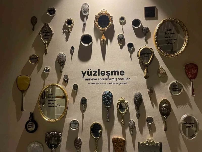 Anne Müzesi, anneliğin farklı dönemlerine ve kültürlerine ışık tutan eserleriyle ziyaretçilerine duygusal Bir yolculuk s