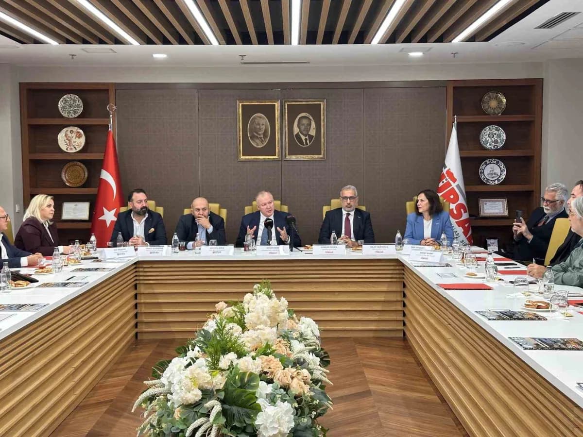 Fuar öncesinde İstanbul'da gerçekleştirilen Basın toplantısında Türkiye Seyahat Acentaları Birliği (
