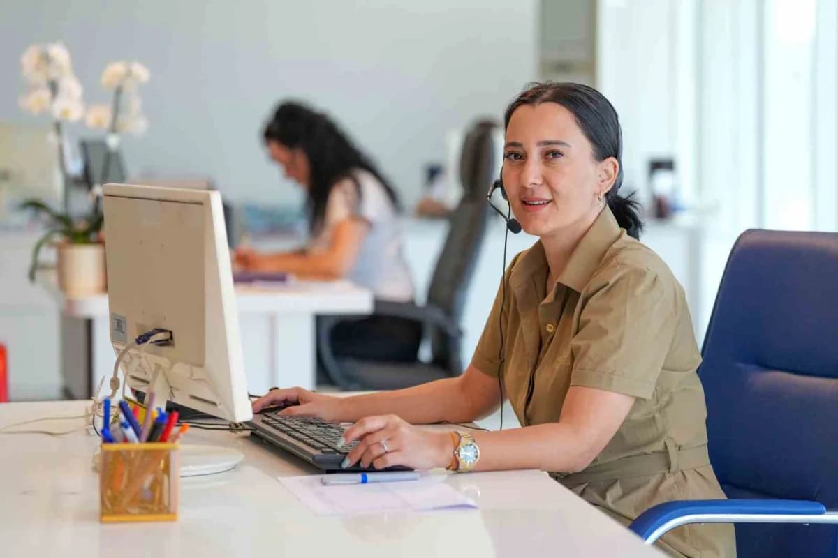 Antalya Muratpaşa Belediyesi Turunç Masa çağrı merkezi çalışanları hizmet verirken