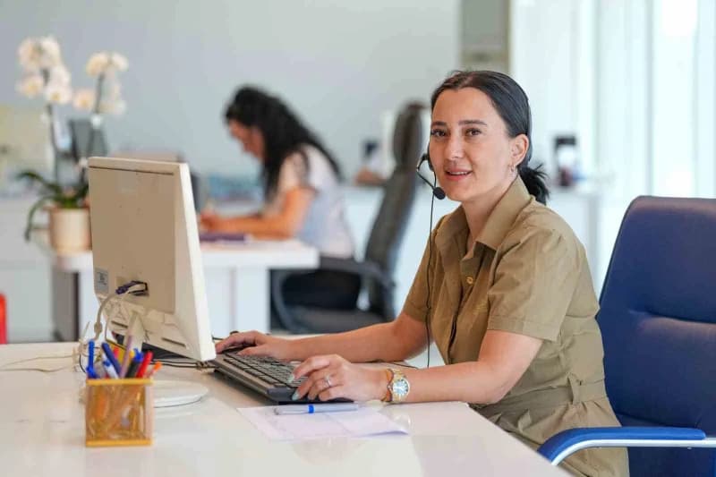Antalya Muratpaşa Belediyesi Turunç Masa çağrı merkezi çalışanları hizmet verirken