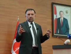 TUSAŞ Genel Müdürü Dr. Mehmet Demiroğlu Kastamonu Üniversitesinde öğrencilerle konuşma yaparken