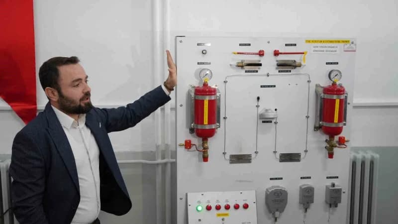 Uçak Bakım Alanı Gövde Motoru Öğretmeni Muhammed Burak Küçükoğlu