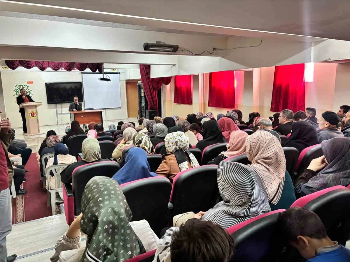 Van'ın Tuşba ilçesindeki Hüseyin Çelik Kız Anadolu İmam Hatip Lisesinde, Okul Aile Birliği koordinas