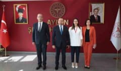 Aydın Şehir Hastanesi binası ve sağlık çalışanları