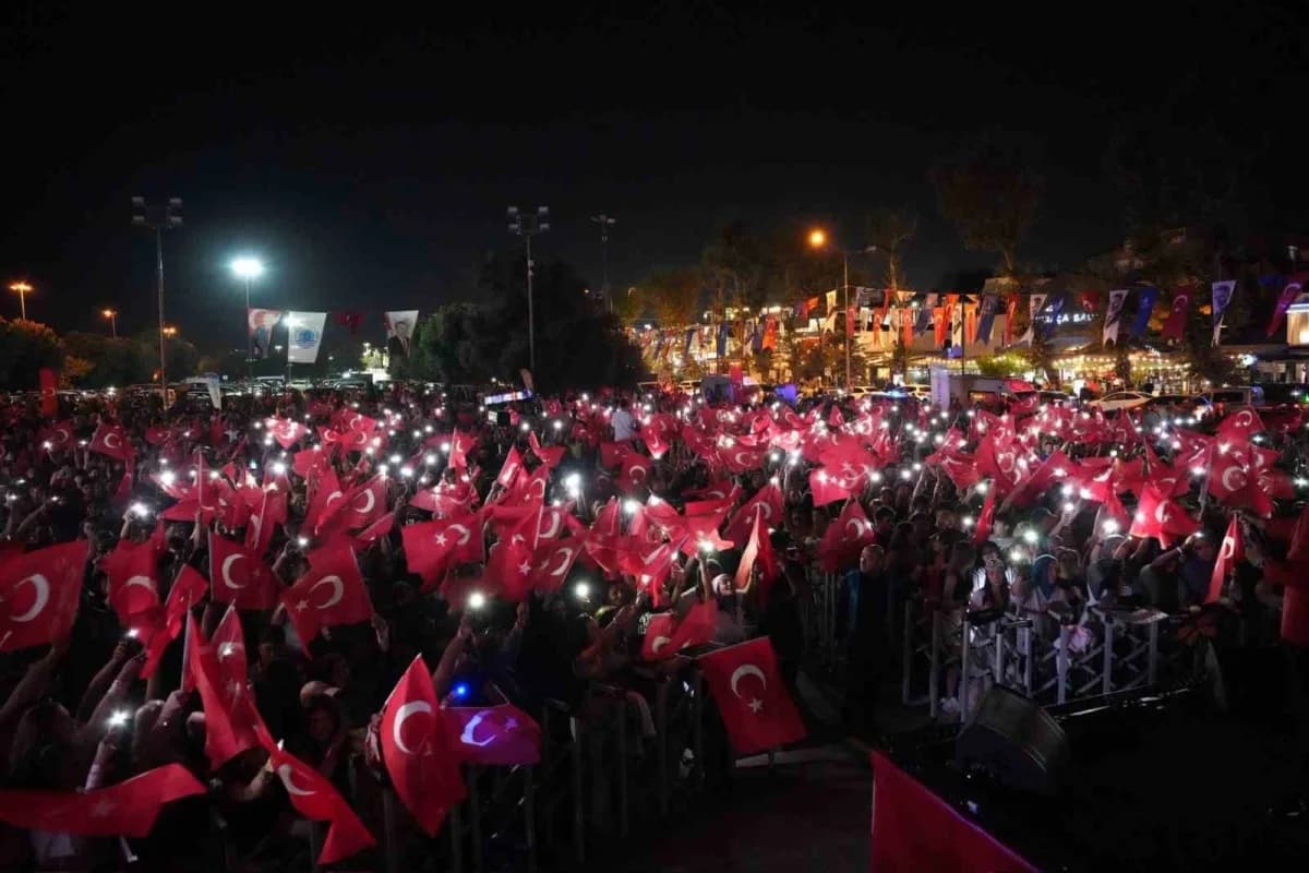Tuzla Sahil Tören Alanı’nda Cumhuriyet Bayramı kutlamaları için hazırlanan sahne ve etkinlik alanı