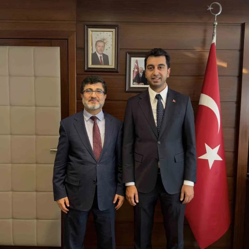 Tuzla Belediye Başkanı eren Ali Bingöl ve Ulaştırma ve Altyapı Bakanlığı Altyapı Yatırımları Genel Müdürü Dr. Yalçın Eyi