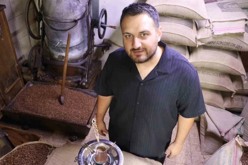 Tayfun Talas, "Türk kahvesi itibarlı bir içeceğimizdir. Özel konukları evlerimizde ağırlarken kahve