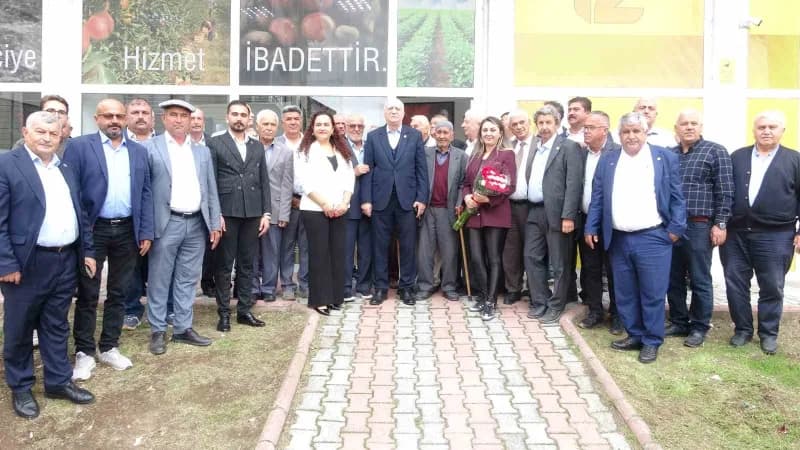 Türkiye Ziraat Odaları Birliği (TZOB) Genel Başkanı Şemsi Bayraktar, Isparta Ziraat Odası Başkanlığı'nı ziyaret etti.
