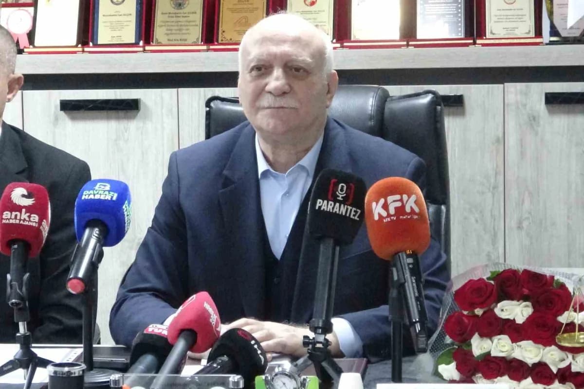TZOB Genel Başkanı Şemsi Bayraktar Isparta Ziraat Odası ziyaretinde konuşma yapıyor