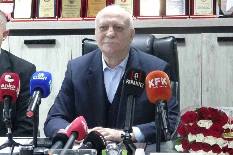 TZOB Genel Başkanı Şemsi Bayraktar Isparta Ziraat Odası ziyaretinde konuşma yapıyor