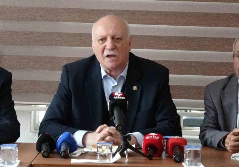 TZOB Genel Başkanı Şemsi Bayraktar Burdur Ziraat Odası'nda çiftçilerle görüşüyor