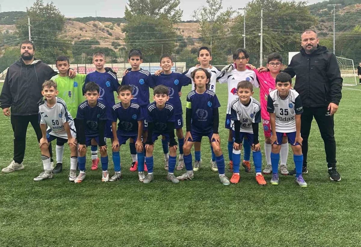U12 Gençler Ligi Bilecik derbisinde 1299 Bilecikspor ve BFA oyuncuları maçta mücadele ediyor