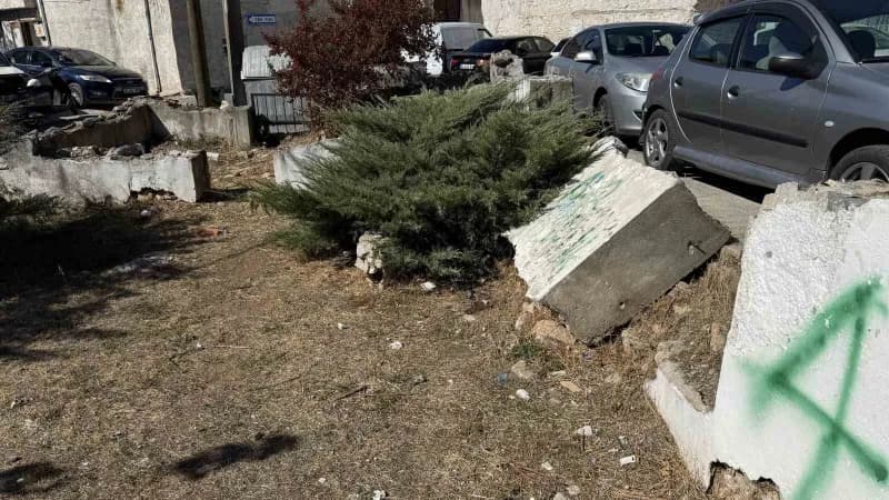Muğla'nın Menteşe ilçesindeki Üç Erenler Türbesi'nin kalıntıları, yapılan konservasyon çalışmasına rağmen korunamadı