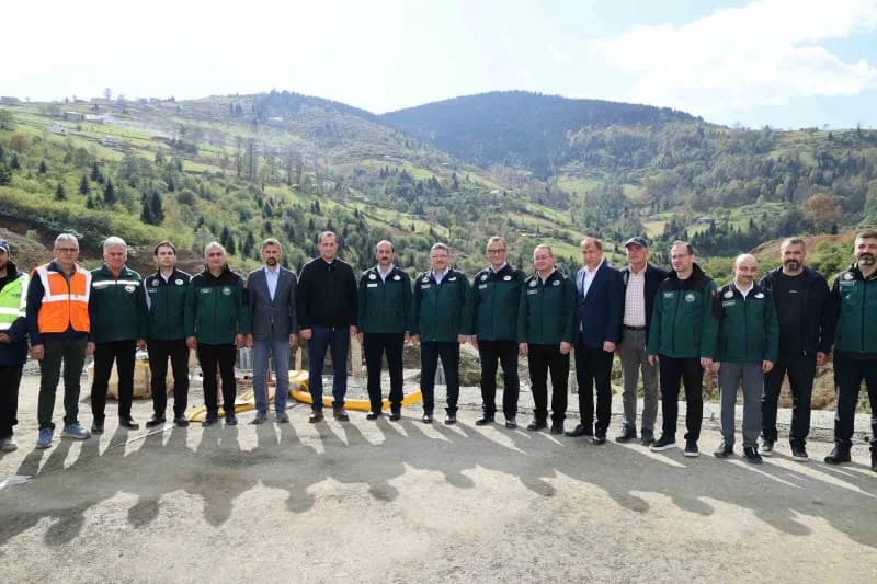 Trabzon Büyükşehir Belediye Başkanı Ahmet Metin Genç, DSİ Genel Müdürü Mehmet Akif Balta ile birlikte yapımı devam eden