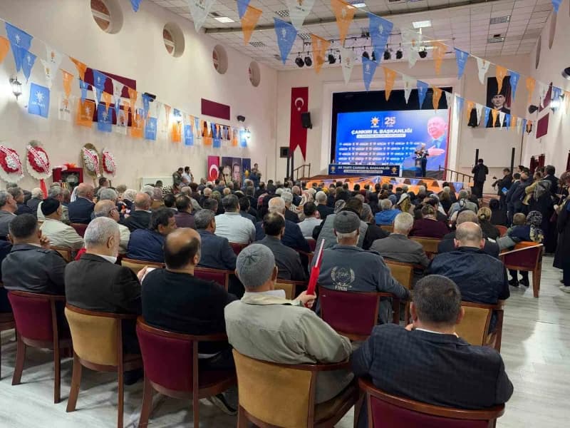 Ulaştırma ve Altyapı Bakanı Abdulkadir uraloğluak Parti İl Danışma Meclisi Toplantısı’na katılarak p