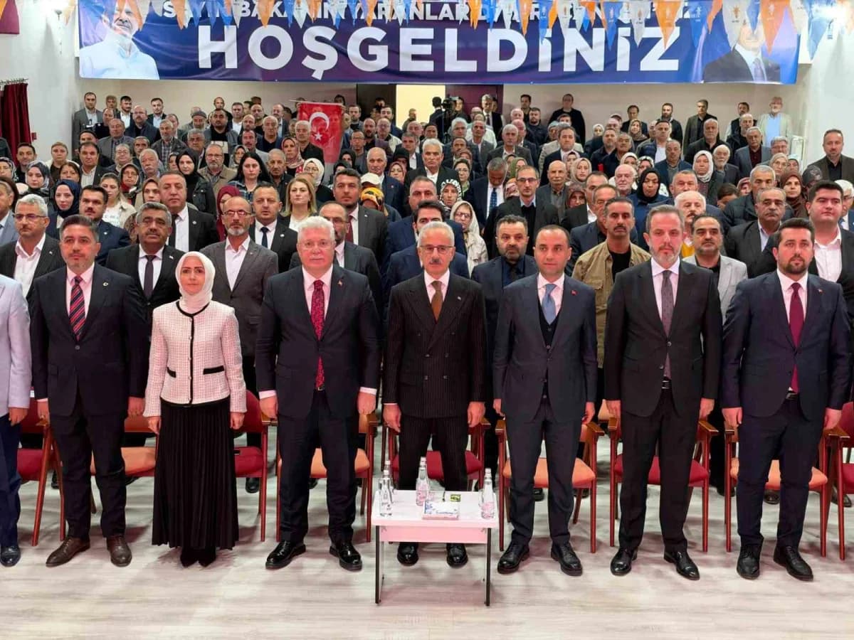 Ulaştırma ve Altyapı Bakanı Abdulkadir uraloğluak Parti İl Danışma Meclisi Toplantısı’na katılarak p