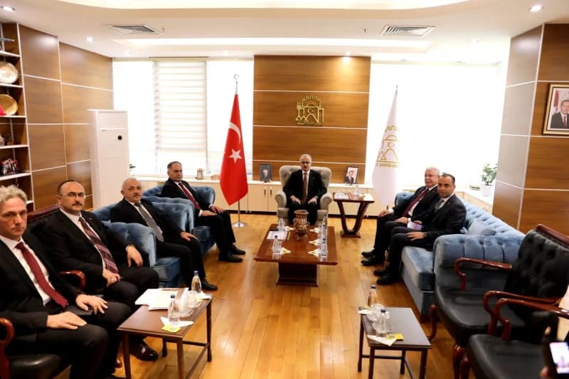 Ulaştırma ve Altyapı Bakanı Abdulkadir Uraloğlu, Çankırı valiliğini ziyaret etti.