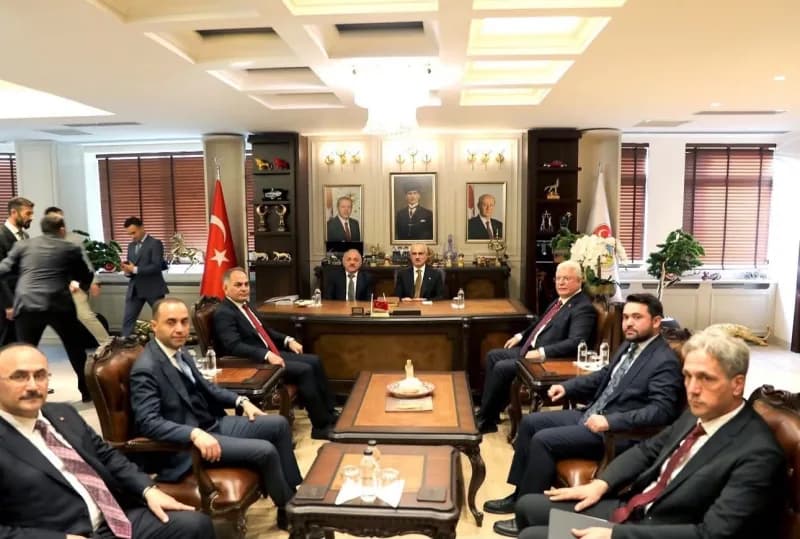 Ulaştırma ve Altyapı Bakanı Abdulkadir Uraloğlu, Çankırı belediyesini ziyaret etti.