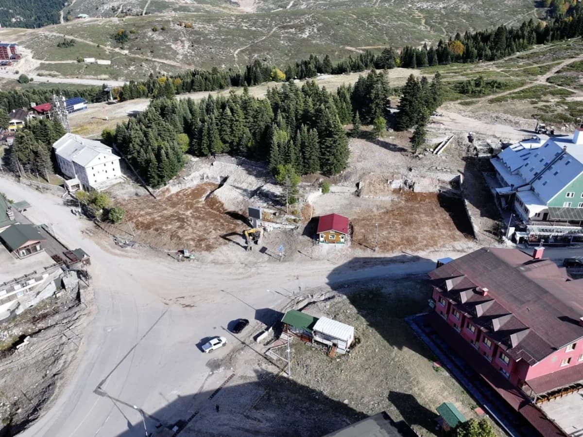 Bursa’da yer Alan Uludağ’da kontrolsüz otopark kullanımından güvenli yaya yollarına, Kültürel tesislerden açık spor alan