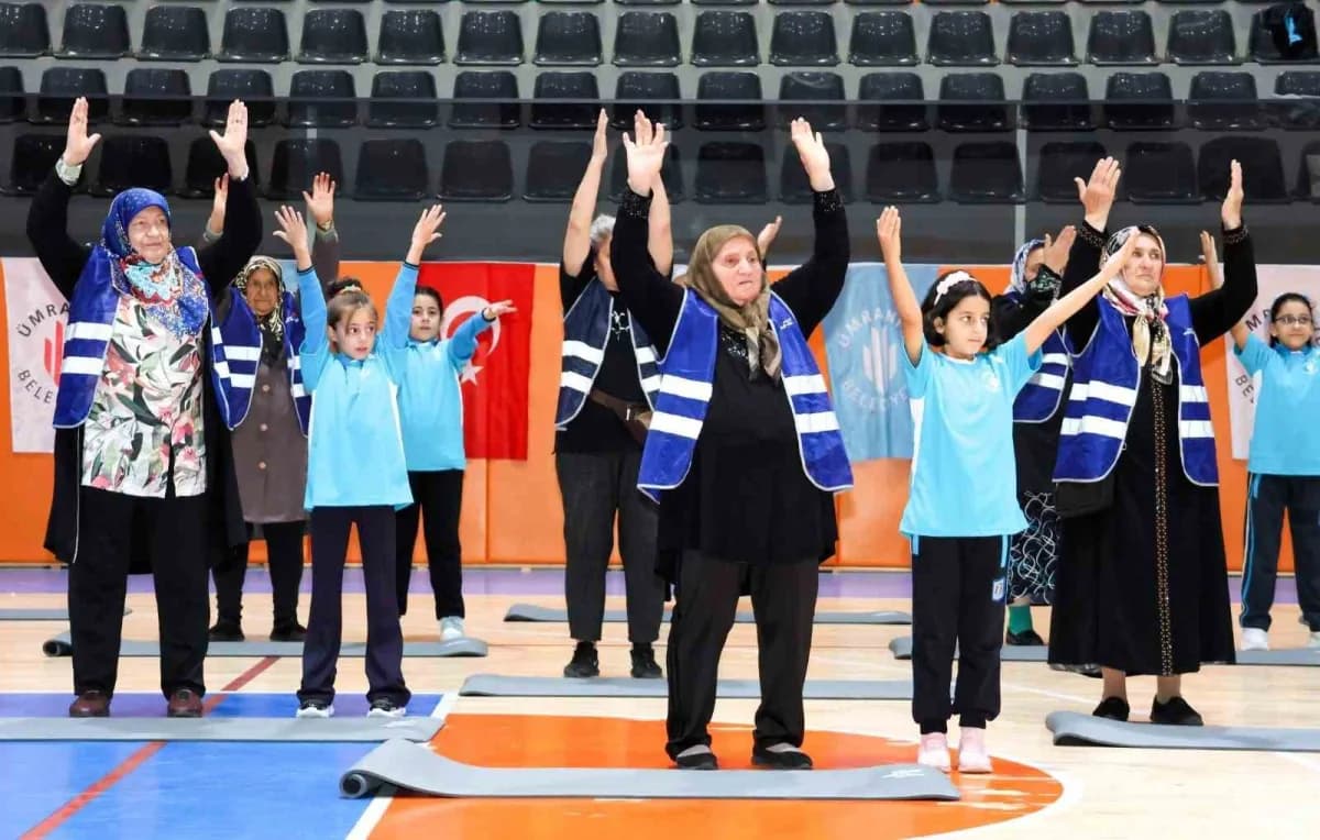 Ümraniye Belediyesi tarafından 1 Ekim Dünya Yaşlılar Günü kapsamında düzenlenen spor etkinliğinde 40 Yaş almış birey ile