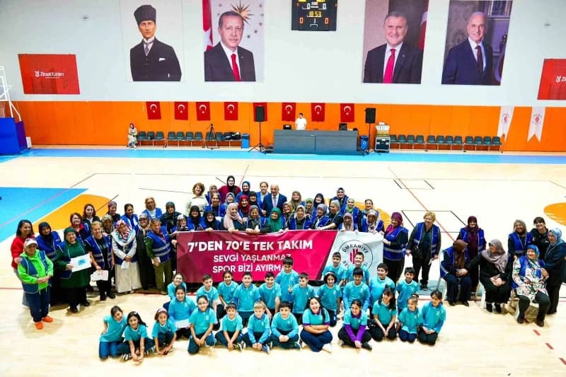 Aktif yaşlanmayı desteklemek ve kuşaklar arası iletişimi güçlendirmek amacıyla gerçekleştirilen program, farklı Yaş grup