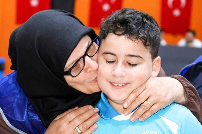 Ümraniye Belediyesi tarafından 1 Ekim Dünya Yaşlılar Günü kapsamında düzenlenen spor etkinliğinde 40 Yaş almış birey ile