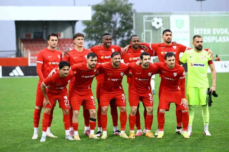Trendyol 1. Lig'in 10. Haftasında oynanan Ümraniyespor - Boluspor müsabakasında yoğun yağmur yağışı nedeniyle yarıda kal