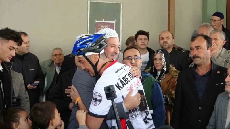 İl Müftüsü Mevlüt Topçu'nun dua ettiği törende Tecimen, ailesi ve yakınlarıyla vedalaştı.