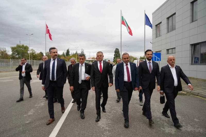 UND Yönetim Kurulu Başkanı Şerafettin Aras, yaşanan soruna çözüm bulunması amacıyla önce Kapıkule Sı