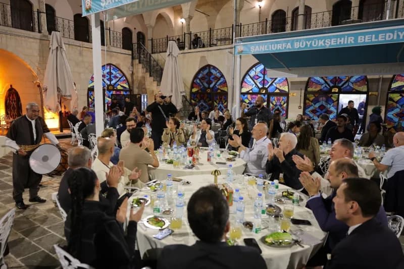 UNESCO Müzik Şehirleri Toplantısı, Tarihi Barutçu Hanı’nda Sıra gecesiyle sona erdi