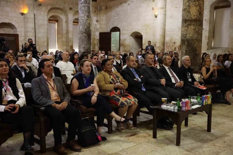 Vali Kemalettin Gazezoğlu Kültür Merkezi’nde (Reji Kilisesi) düzenlenen programa Şanlıurfa Büyükşehir Belediye Başkanı M