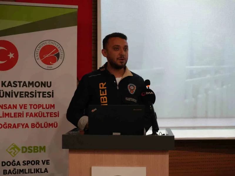 Siber Suçlarla Mücadele Şube Müdürlüğü personeli Murat Pişkin ise öğrencileri sosyal medya hesaplarının güvenliği, kişis