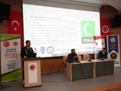 Kastamonu Üniversitesi Merkez Kütüphanesi Cemil Meriç Salonu'nda düzenlenen siber suçlar panelinden bir görüntü