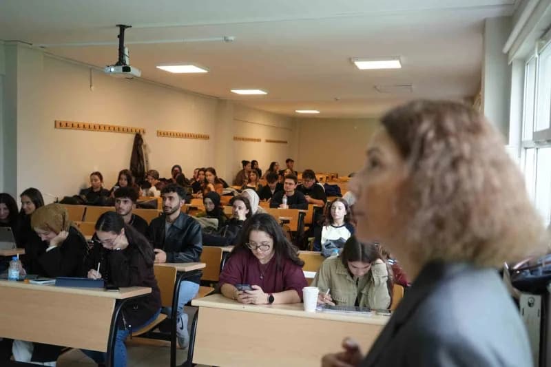 YÖK üniversitelere yönelik ders sayılarının azaltılması ve müfredatların sadeleştirilmesi çağrısıyla yükseköğretimde yen