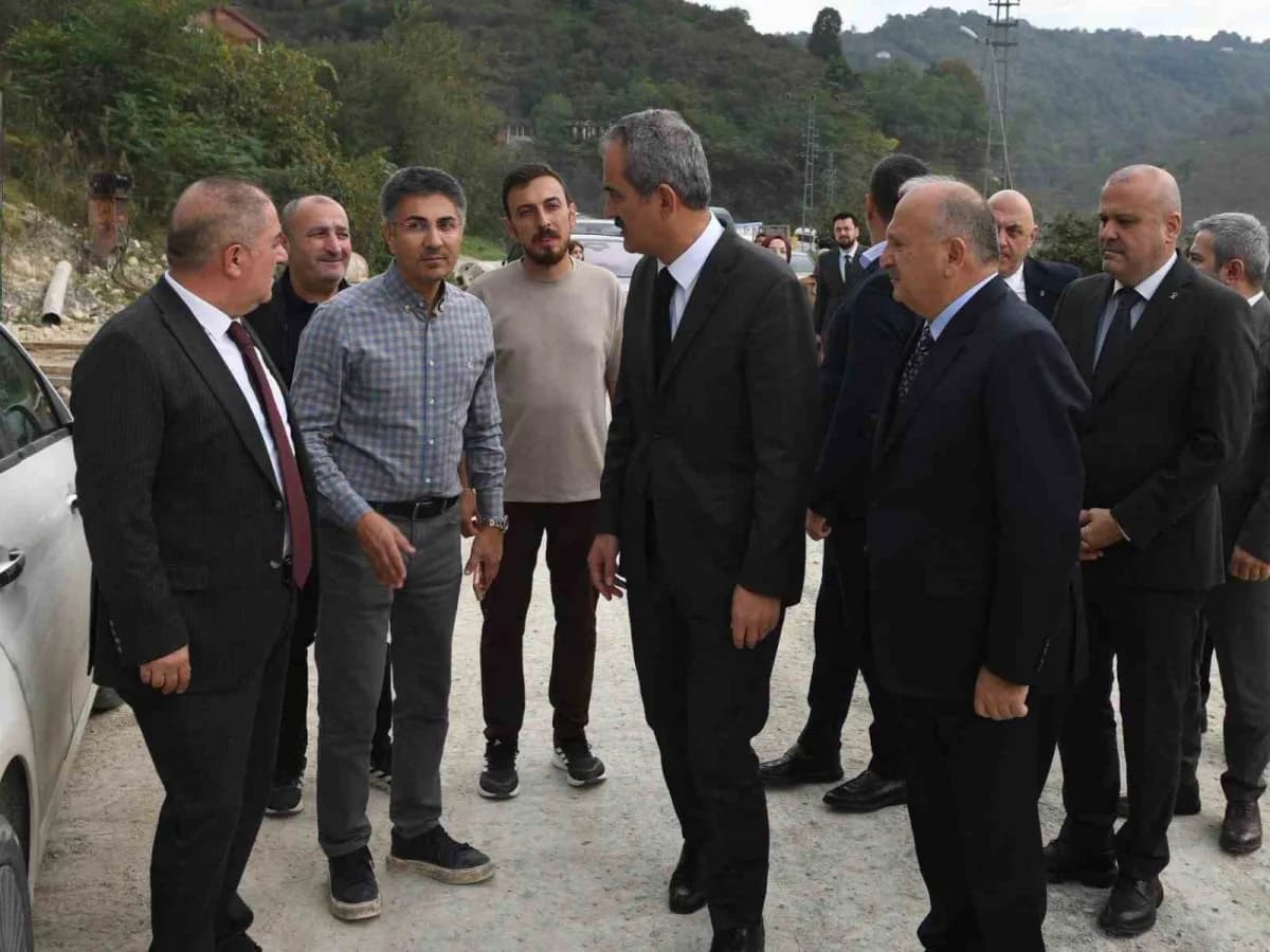 Ünye-akkuş-niksar yolunun 5. Kilometresindeki Kale mevkisinde meydana gelen heyelanın yol açtığı tahribatın giderilmesi