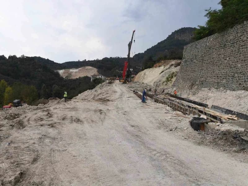 Ünye-akkuş-niksar yolunun 5. Kilometresindeki Kale mevkisinde meydana gelen heyelanın yol açtığı tahribatın giderilmesi