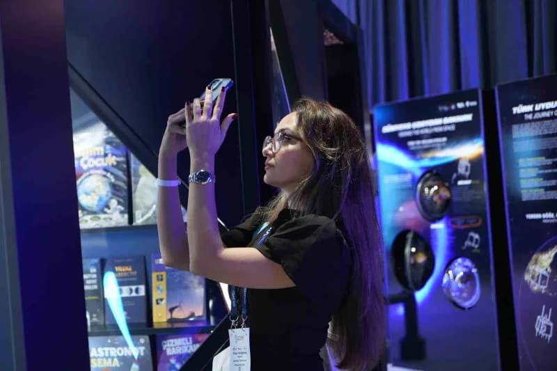 IAC tarihinde ilk kez hayata geçirilen alanda start-up firmaları; Uzay ajansları, küresel şirketler, yatırımcılar ve Bil