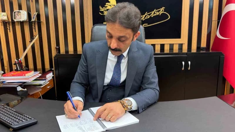 Uzman eğitimci Lokman Karataş, okullarda akran zorbalığı konusunda velilere uyarılarda bulunuyor