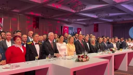 İstanbul Valisi Davut Gül Cumhuriyet’in 103. yılı resepsiyonunda konuşma yapıyor