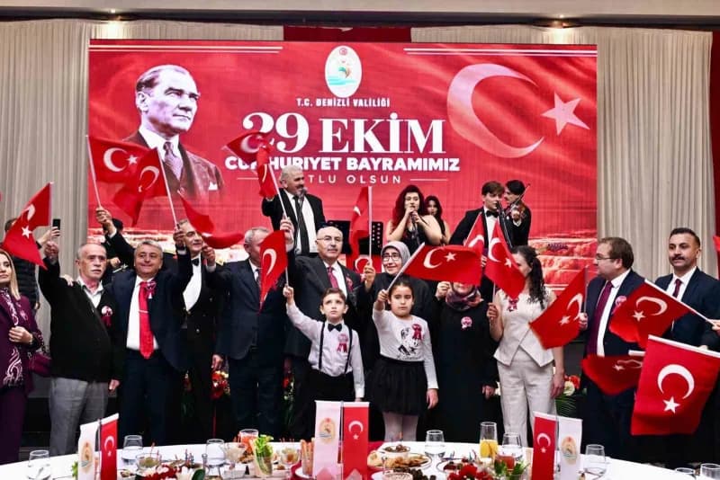 Cumhuriyetimizin 103. Yıl dönümü dolayısıyla Denizli’de düzenlenen kabul töreni, protokol üyeleri, ş