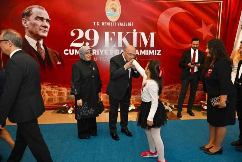 Cumhuriyetimizin 103. Yıl dönümü dolayısıyla Denizli’de düzenlenen kabul töreni, protokol üyeleri, ş