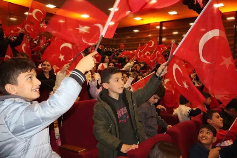 Van'da 29 Ekim Cumhuriyet ilanının 103. Yıl dönümü düzenlenen törenle kutlandı.