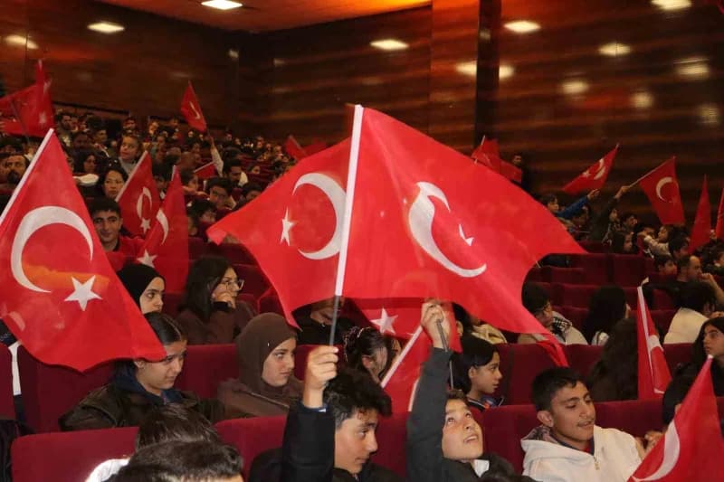 Van'da 29 Ekim Cumhuriyet ilanının 103. Yıl dönümü düzenlenen törenle kutlandı.