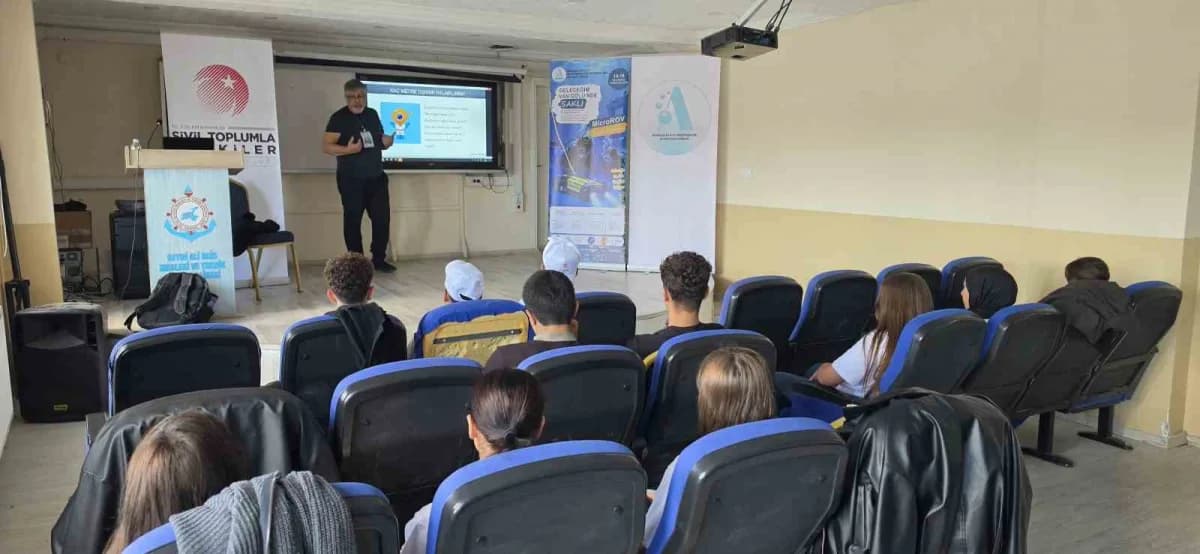 Bitlis'in Tatvan ilçesinde, gençlerin Su Altı Teknolojileri ve robotik sistemler konusunda bilgi ve deneyim kazanması am
