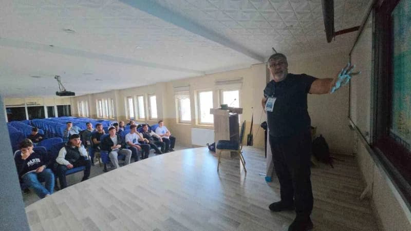 Bitlis'in Tatvan ilçesinde, gençlerin Su Altı Teknolojileri ve robotik sistemler konusunda bilgi ve deneyim kazanması am