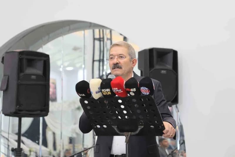Van Ticaret ve Sanayi Odası Başkanı Necdet Takva; seçim sürecinde yaşanan zorluklara değinerek, "Bu