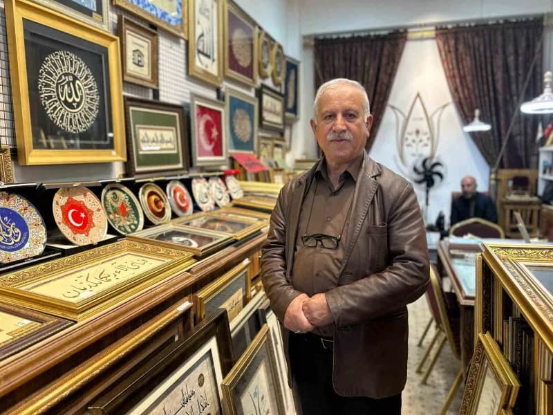 Van’da 2004-2005 yıllarında hüsn-i hat sanatını tanıtmak amacıyla çalışmalara başlayan Hattat Ahmet Hüsrev Koyuncu, yıll