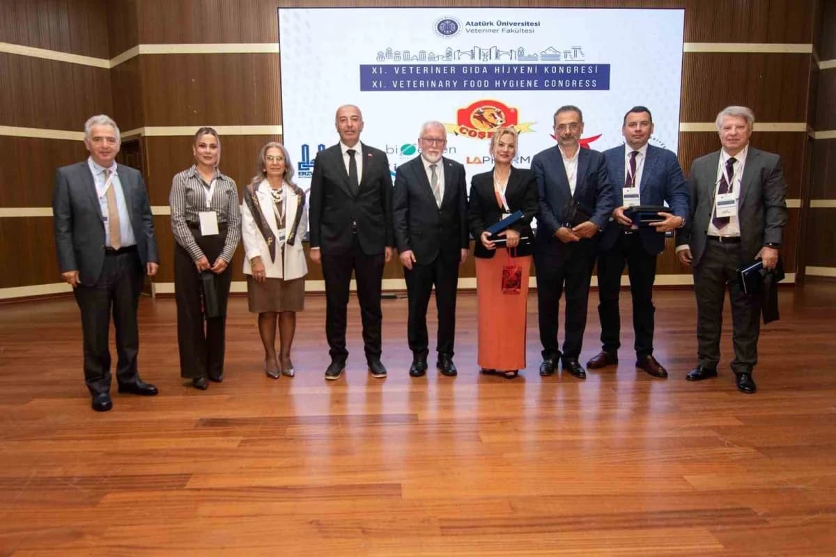 Atatürk Üniversitesi ev sahipliğinde Erzurum'da düzenlenen 11. Uluslararası Veteriner Gıda Hijyeni Kongresi katılımcılar